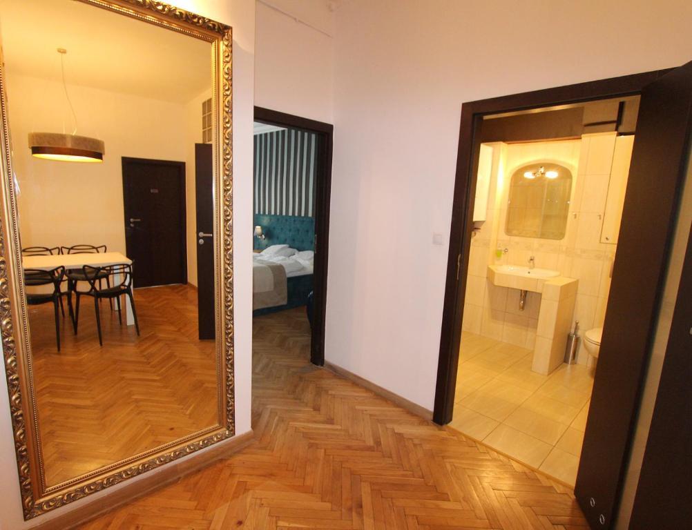 Chmielna 5 Rooms & Apartments 바르샤바 객실 사진